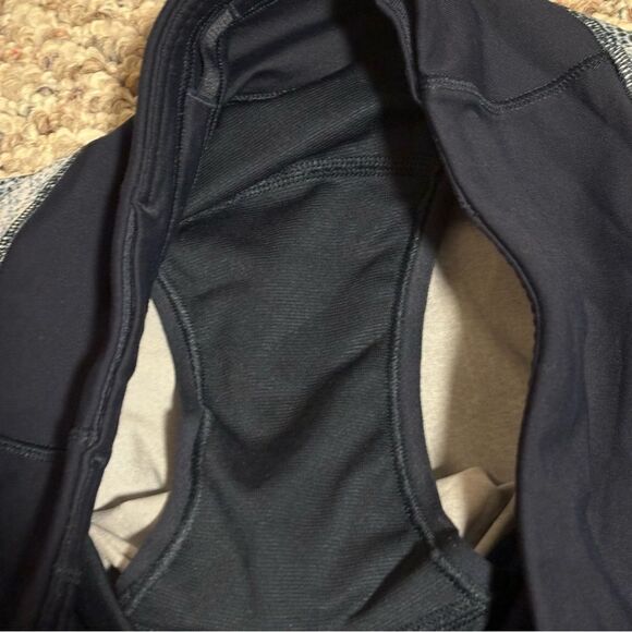 Lululemon Run Times Short II *4" Mesh Scape Multi / True Navy- Size 4 - Picture 9 of 10